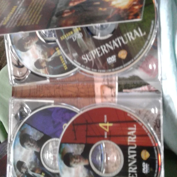 The 1st 4 Complete Seasons of Supernatural - Picture 7 of 8
